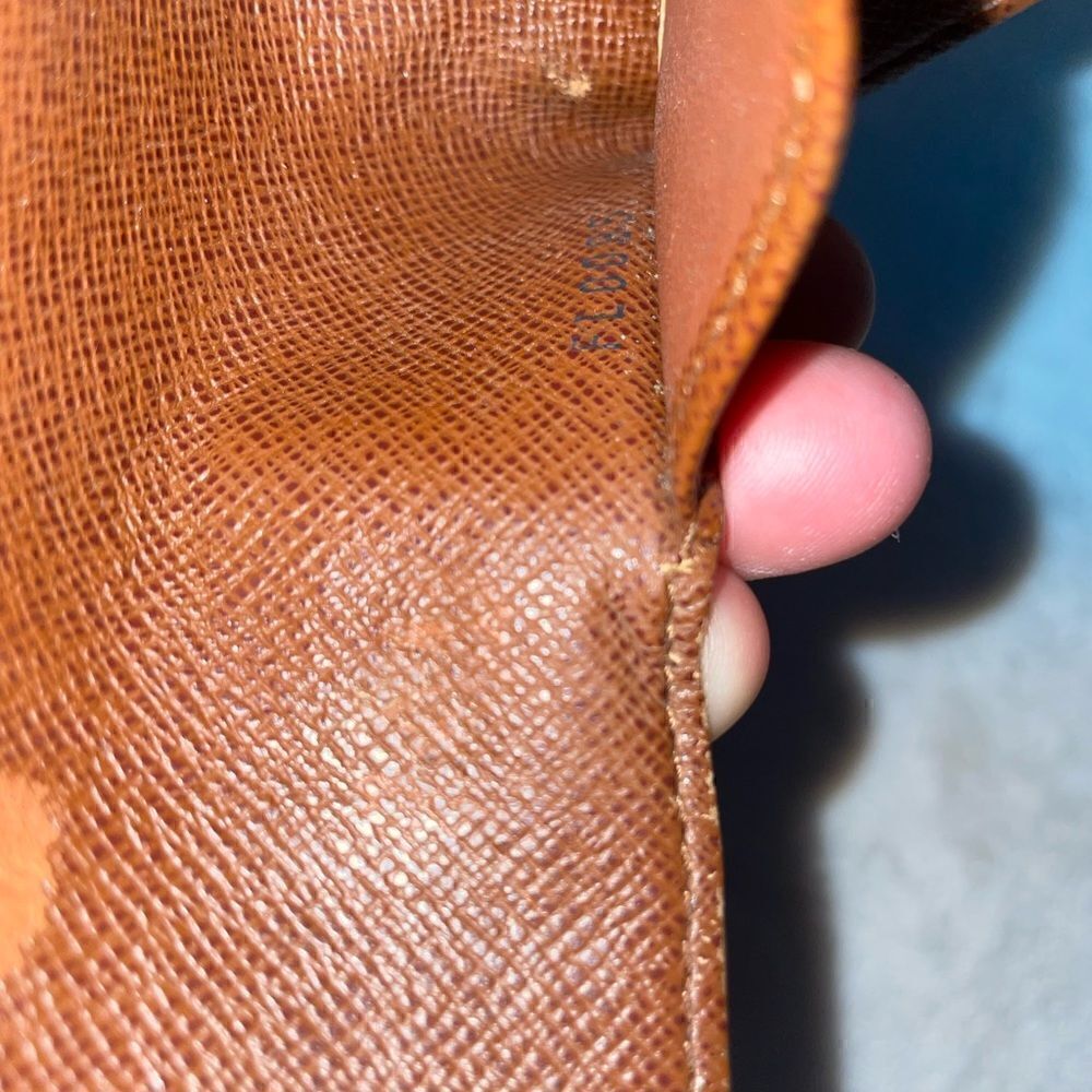 Authentic Louis Vuitton 4 Key Wallet - Picture 9 of 13